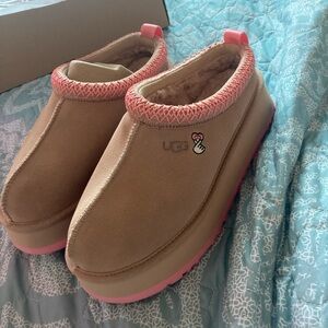 UGG Tazz love slippers